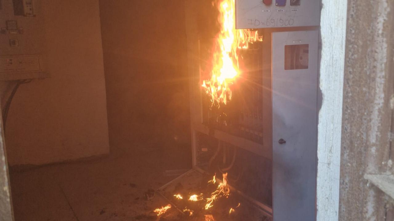 Ayvalık’ta Trafo Yangını Elektrik Kesintisine Neden Oldu