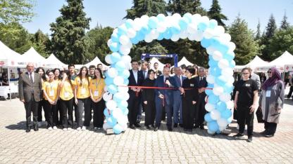 Balıkesir'de Bilimle Geleceğe Yatırım: Rahmi Kula Anadolu Lisesi TÜBİTAK 4006 Bilim Fuarı Açıldı