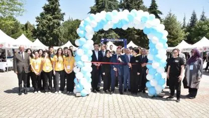 Balıkesir'de Bilimle Geleceğe Yatırım: Rahmi Kula Anadolu Lisesi TÜBİTAK 4006 Bilim Fuarı Açıldı