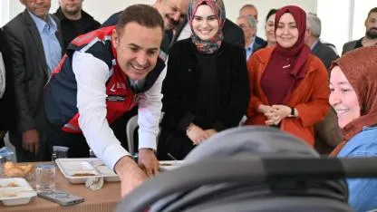Başkan Akın İvrindi Yağlılar Mahallesi’ndeki köy hayrına katıldı