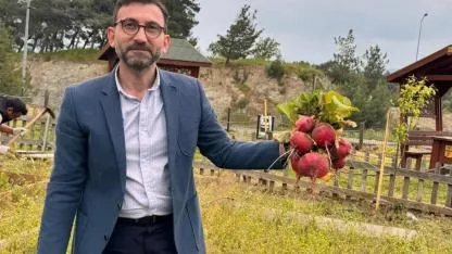 Burhaniye’de Fakülte Bahçesinde Yetişen Sebzeler Hasat Edildi