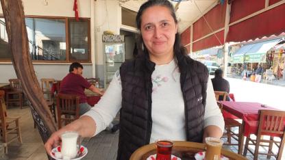 Burhaniye’de kahvehanelerde çay yerine süt içiliyor