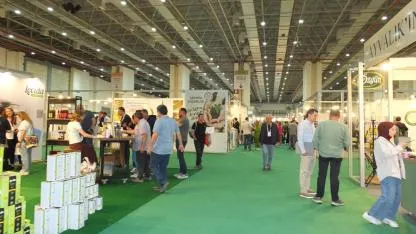 Burhaniyeli zeytinciler İzmir’de Olivtech fuarı açılışına katıldı