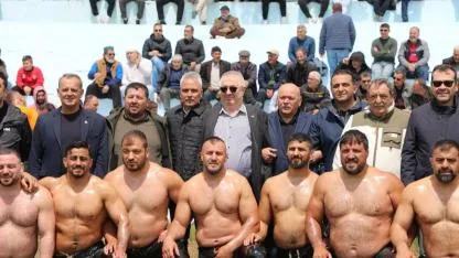 Edremit’te er meydanında büyük heyecan: Başpehlivan Erkan Taş oldu