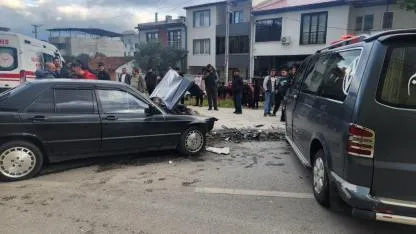 Edremit’te iki araç çarpıştı: 1 yaralı
