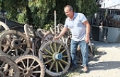 Günün Haberi: Burhaniye'de eski ev eşyaları ile araba tekerlekleri geçim kaynağı oldu