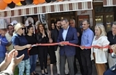 Ayvalık’ta Başkan Ergin Neta Cafe’nin Açılış Kurdelesini Kesti
