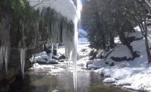 Doğa harikası şelale buz tuttu, görenler hayran kaldı