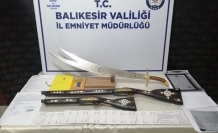 Bandırma'da polis operasyonunda kılıç çıktı