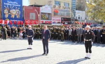 Edremit'te 29 Ekim kutlamaları çelenk sunulması ile başladı