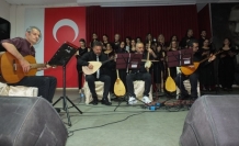 Burhaniye'de doktor ve hemşirelerden 'Şifalı Ezgiler' Konseri