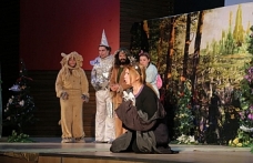 Edremit'te çocuklar için tiyatro gösterisi düzenlendi