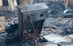 Edremit'te mobilya imalathanesinde çıkan yangın büyük paniğe neden oldu