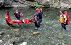 Edremit Şahin Deresi Kanyonu'nda korkunç kaza   Balıkesir’de kanyondan düşen kadının şans eseri bacağı kırıldı   BALIKESİR