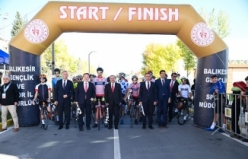 Karesi'de 29 Ekim bisiklet yarışı büyük heyecan içinde geçti BALIKESİR
