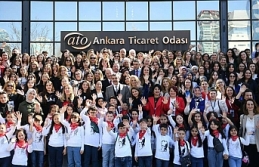 Öğrencilerin Elinden "Atatürk'e Vefa Valizi"