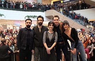 “Biz Böyleyiz” filmine İzmir’de özel gala