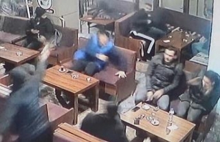 Bursa’da 2 kişinin silahla yaralanma anı kamerada