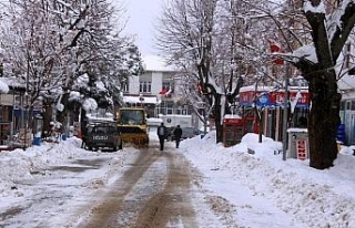 İzmir’deki Bozdağ’da kar kalınlığı yarım...