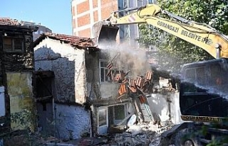 Osmangazi Belediyesi 100 metruk binayı yıktı