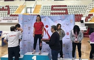 Balıkesirli güreşçi Derya Karaduman Türkiye şampiyonu...