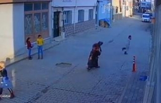 Bursa’da sokak ortasında 5 yaşındaki oğlunu...