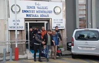 İzmir merkezli FETÖ operasyonunda 60 şüpheli adliyeye...
