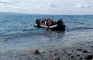 Kapılar açıldı, mülteciler botlarla Midilli Adası’na...