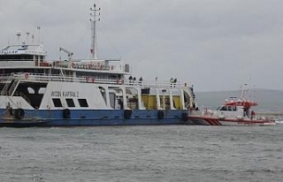 Karaya oturan feribottan 4 kişi tahliye edildi