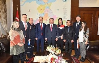 AFAD ekibi Balıkesir Valisi Ersin Yazıcı’yı...
