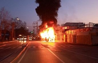 Bursa’da özel halk otobüsü alev alev yandı