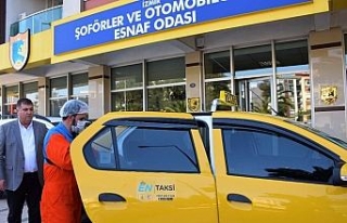 İzmir’de taksiler dezenfekte edildi