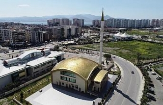 İzmir’deki camiler boş kaldı