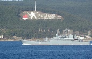 Rus savaş gemisi, 2 Türk sahil güvenlik botu refakatinde...