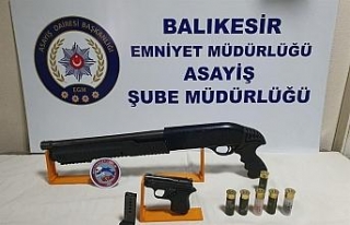 Balıkesir’de polis 5 silah ele geçirdi