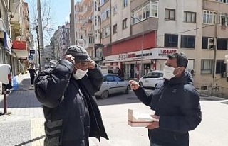 Büyükşehir’den Bandırma’da maske dağıtımı