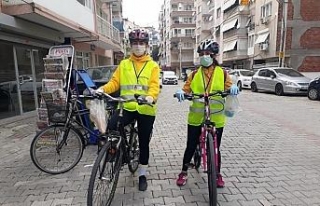 İzmir’de gönüllü ekip, yaşlılara yardım için...