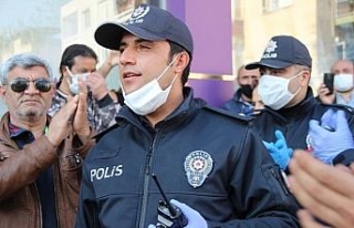 İzmir’de kavga ihbarına giden polise sürpriz...