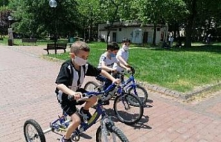 Bursa’da çocuklar parklara akın etti
