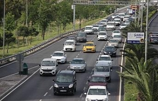 Kısıtlama sonrası ilk iş günü İzmir’de trafik...