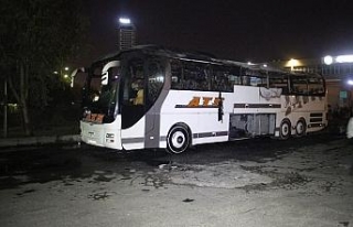İzmir’de park halindeki yolcu otobüsü alev alev...