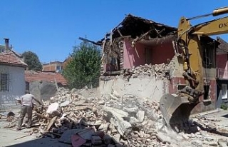 Osmangazi’de 42 metrûk bina yıkıldı