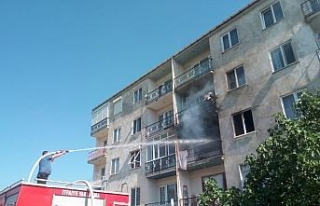 Bursa’da bir vatandaş oturduğu evi ateşe verdi
