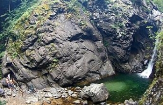 Bursalılar Uludağ’ın eteklerindeki doğal havuzlarda...