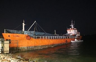 İzmir’de bir gemide 276 sığınmacı yakalandı,...