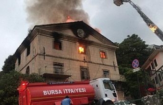 Tarihi binada yangın paniğe neden oldu