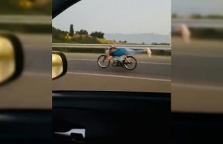 120 kilometre hızla motosikletin üzerine yattı,...