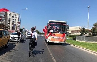 Başkan Soyer, İzmirlileri bisiklet üzerinden selamladı