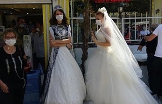 Düğünlerin kısıtlanmasına Bursa’da gelinlikli...