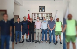 Hikmet Karaman’dan Karacabey Belediyespor’a ziyaret